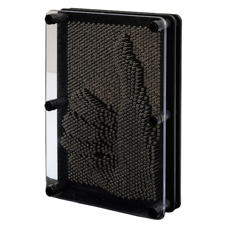 Pin art 3D interattiva con spille in metallo che consentono di inserirci le forme di proprio gradimento, con possibilità di ricominciare da capo in un attimo: un'originale e divertente idea regalo uomo, donna e ragazzi!